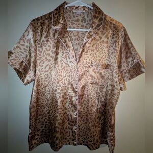 Victoria'sSecret Leopard Button Up Pajama Top With Pink Trim Women's Size Medium